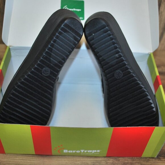 NWT BareTraps Ulricka Wedge Sandal Black Size 8.5M - Picture 2 of 3